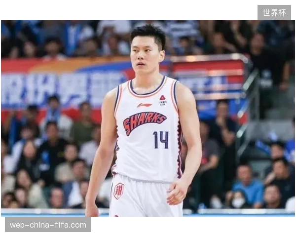 李弘权在上海男篮扮演重要角色并入选最佳阵容一阵，攻防两端表现全面
